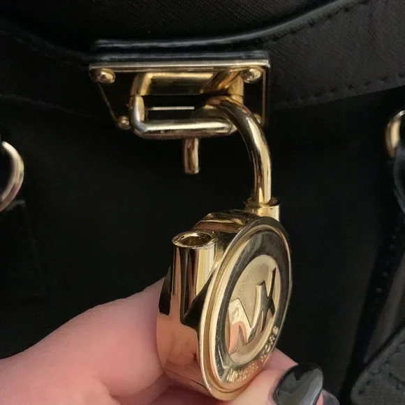 Michael kors purse - Picture 11 of 11